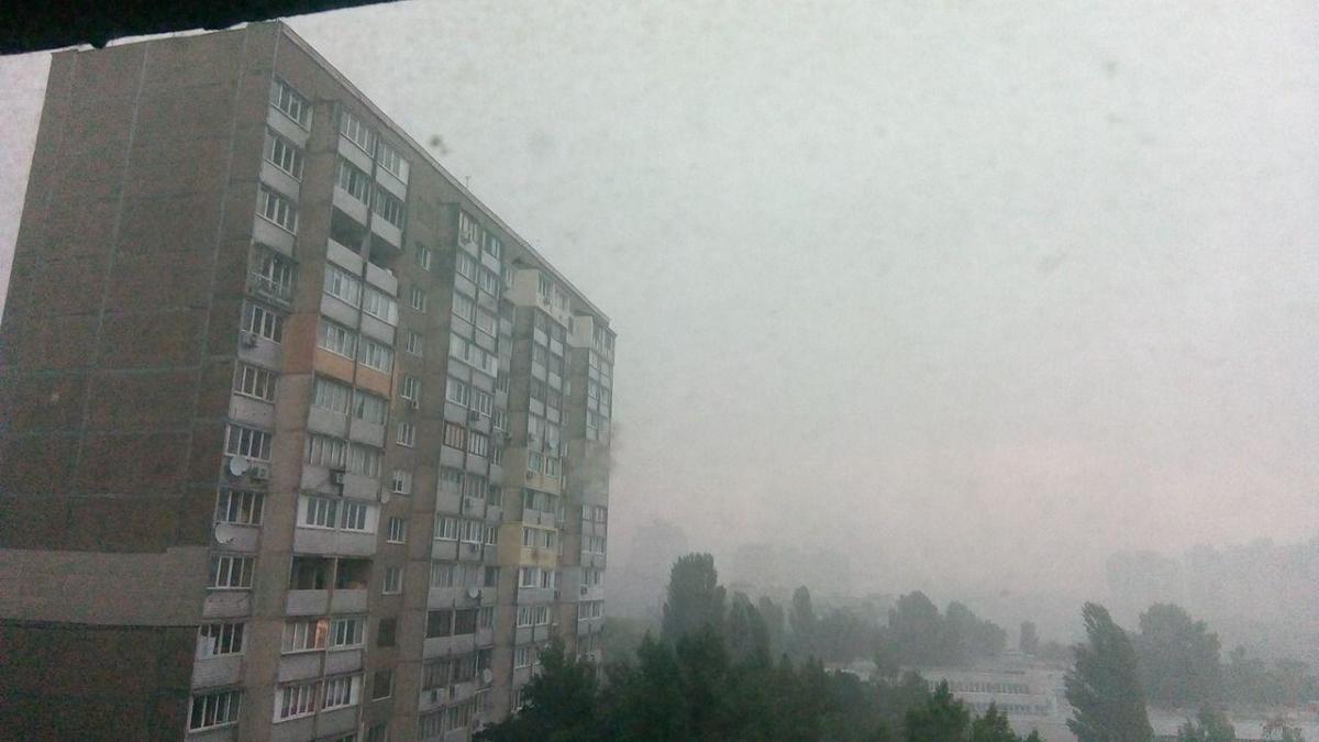 В Киеве на Виноградаре бушевал ураган