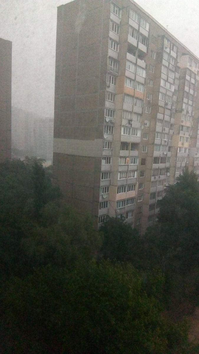 В Киеве на Виноградаре бушевал ураган