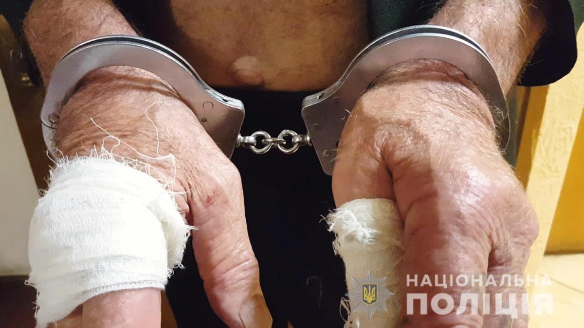 В Одессе местный житель в коммуналке убил целую семью