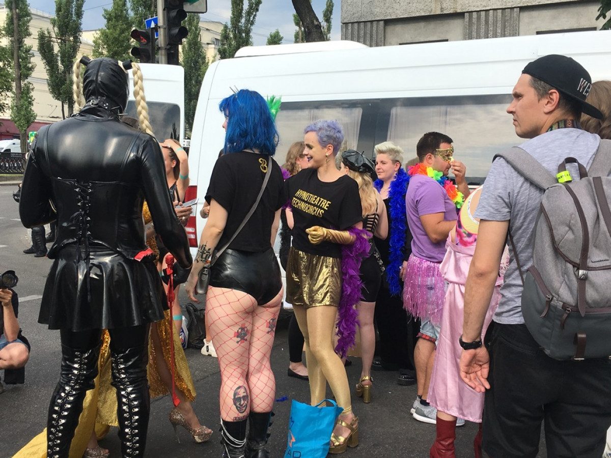 когда прошел гей парад на украине фото 96