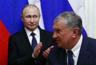 Владимир Путин и его близкий друг, глава Роснефти Игорь Сечин Владимир Путин и его близкий друг, глава Роснефти Игорь Сечин