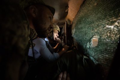 Двое военных погибли в ООС: Зеленский заявил о потере Россией контроля над наемниками