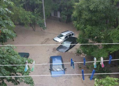 В Севастополе затопило улицы и дворы