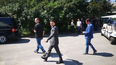 Зеленский явился в Париж с официальным визитом: первые подробности Зеленский явился в Париж с официальным визитом: первые подробности