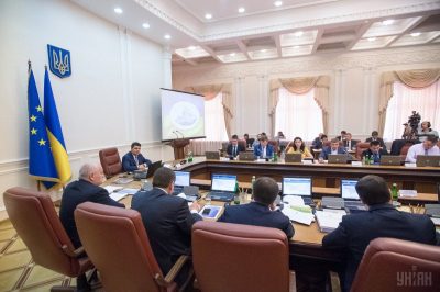 Социологи узнали, кого украинцы желают видеть в кресле премьера - опрос