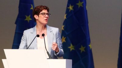 Аннегрет Крамп-Карренбауэр Аннегрет Крамп-Карренбауэр