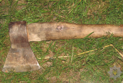 В Борисполе мужчина в пьяном угаре зарубил топором своего собутыльника и закопал его в огороде