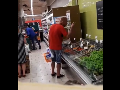 Мужчина решил, что в супермаркете "олл инклюзив" / Фото: скриншот из видео