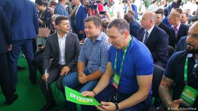 Владимир Зеленский на съезде Слуги народа / DW