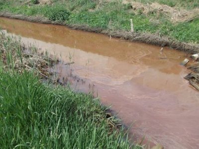 Загрязнение реки Уды / скриншот из видео