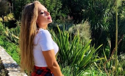 Невыездная: Украинская певица стала жертвой мошенников