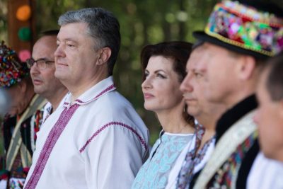 Порошенко накануне выборов ведет себя как первоклассник - политолог