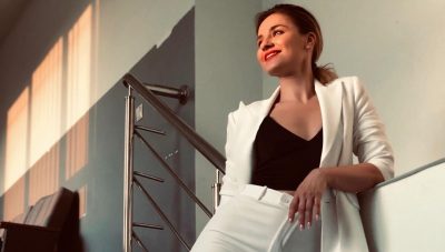 Спешила на репетицию: звезда 95 квартала попала в ДТП