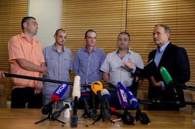 Боевики "ЛДНР" отпустили четверых пленных украинцев