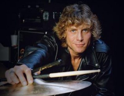 Ударника легендарной группы Guns N' Roses госпитализировали с ножевым ранением