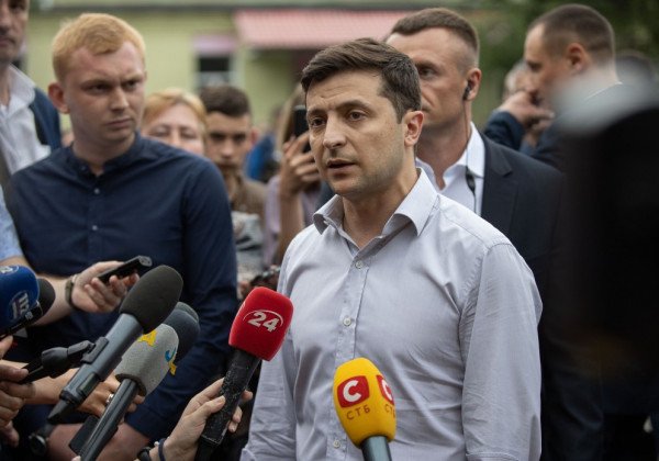 "Без галстука и пиджака": как Зеленский ломает стереотипы в кодексе одежды