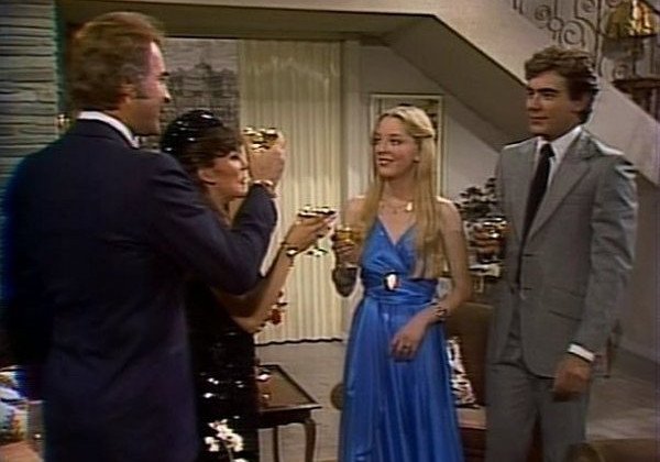 Уходит эпоха: рак убил звезду сериалов Богатые тоже плачут и Дикая роза