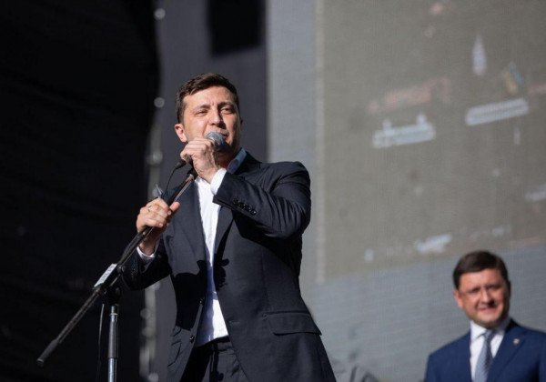 "Мы друг друга понимаем": в Мариуполе Зеленский высказался об украинском языке