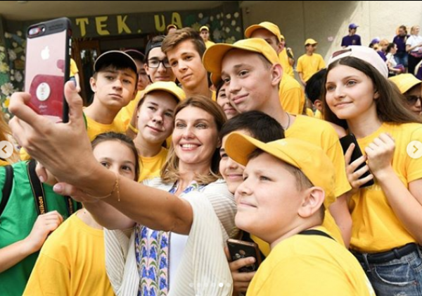 Зеленская с кумирами подростков посетила лагерь Артек: яркие фото и видео