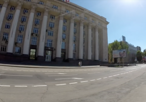 Нет людей и машин: блогер показал шокирующие кадры из центра Донецка