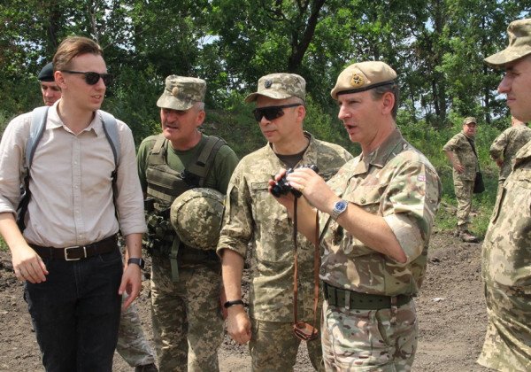 Глава Генштаба Британии после посещения Донбасса назвал регион "боевой лабораторией РФ"
