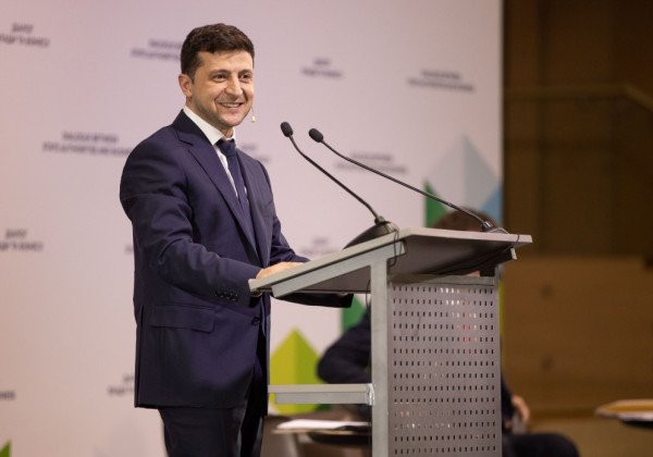 Зеленский решил застолбить за собой политические слоганы и названия Зе и Зеньюс