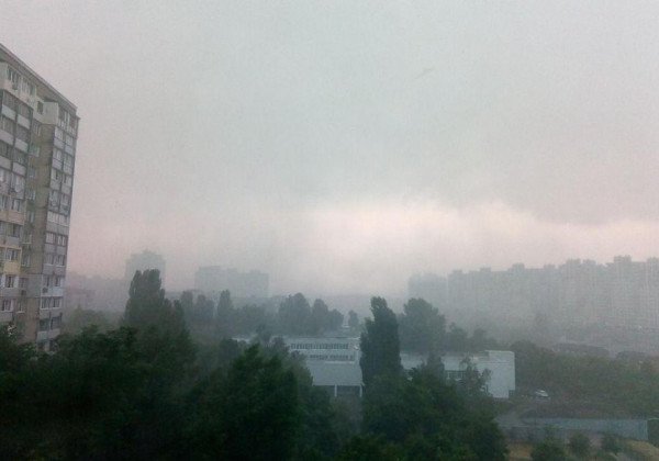 Киев накрыл ураган, опубликованы фото