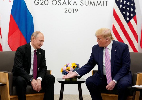 Трамп встретился с Путиным в Японии, опубликованы фото и видео