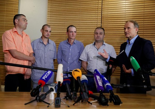 Боевики "ЛДНР" отпустили четверых пленных украинцев