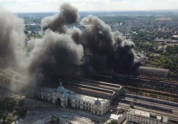 Во Львове на вокзале произошел масштабный пожар, фото