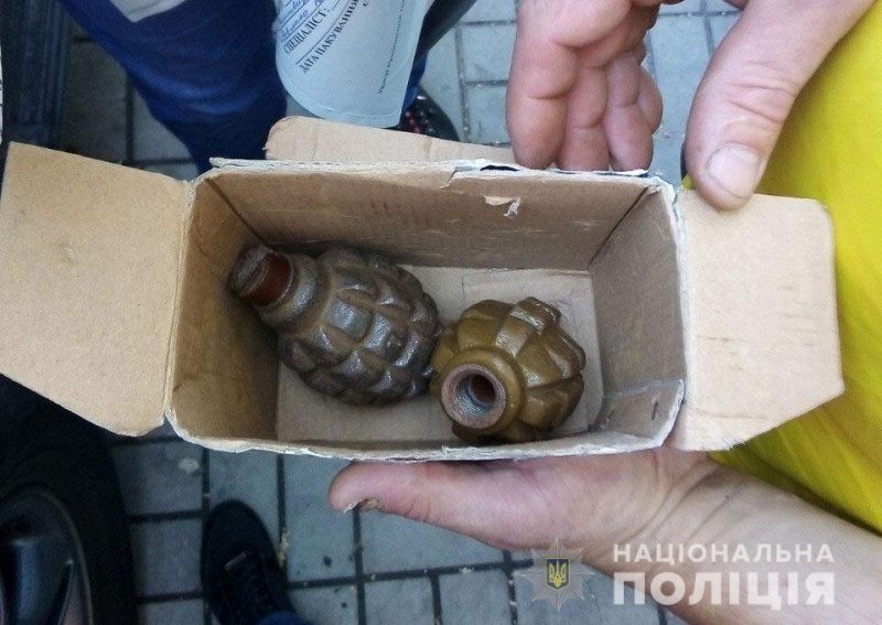 "Когда маленькая зарплата": В Днепре женщина приторговывала гранатами - опубликованы фото