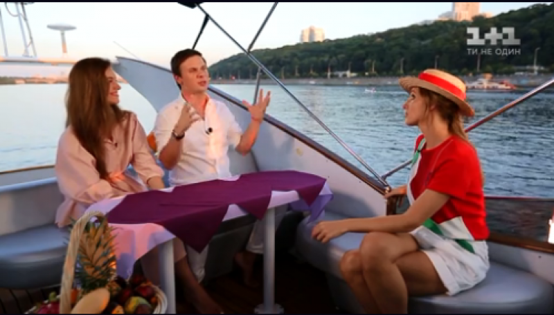 "Мы летели на разных местах в самолете": Комаров рассказал о свадьбе с Кучеренко