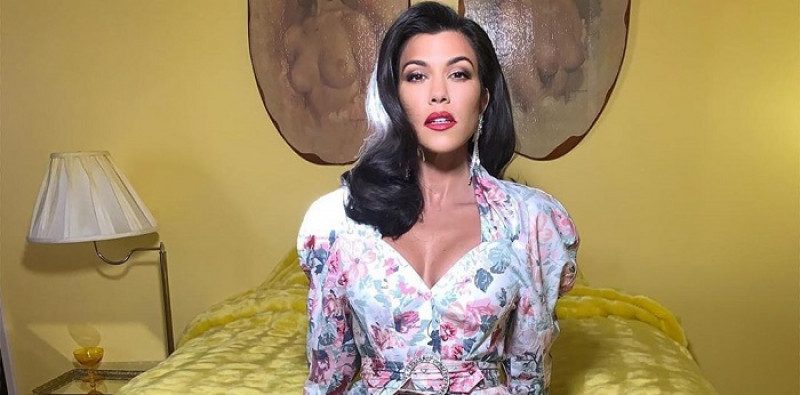 Кортни Кардашьян без трусов развеселила Викторию Бекхэм