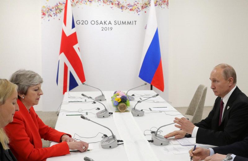 Мэй отчитала Путина из-за отравления в Солсбери и потребовала освободить украинских моряков