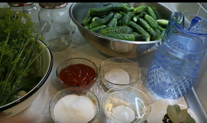 Огурцы с кетчупом чили на зиму просто приготовить