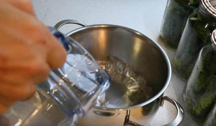 Огурцы с кетчупом чили на зиму просто приготовить