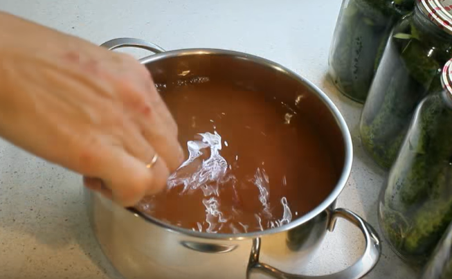 Огурцы с кетчупом чили на зиму просто приготовить