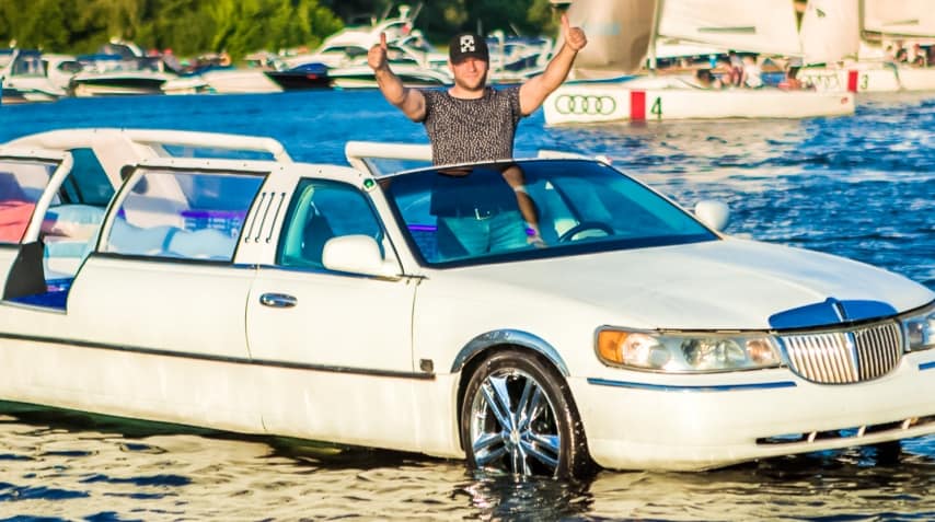 Речной лимузин