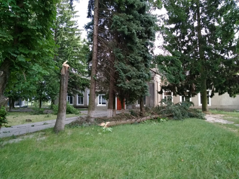 На Западной Украине набедокурил ураган