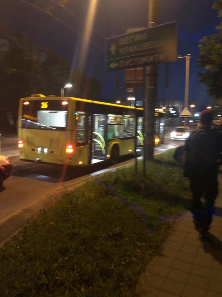 Во Львове 19-летний парень стрелял в маршрутке