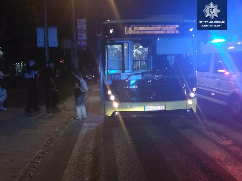 Во Львове 19-летний парень стрелял в маршрутке