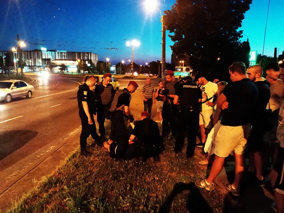 Во Львове 19-летний парень стрелял в маршрутке