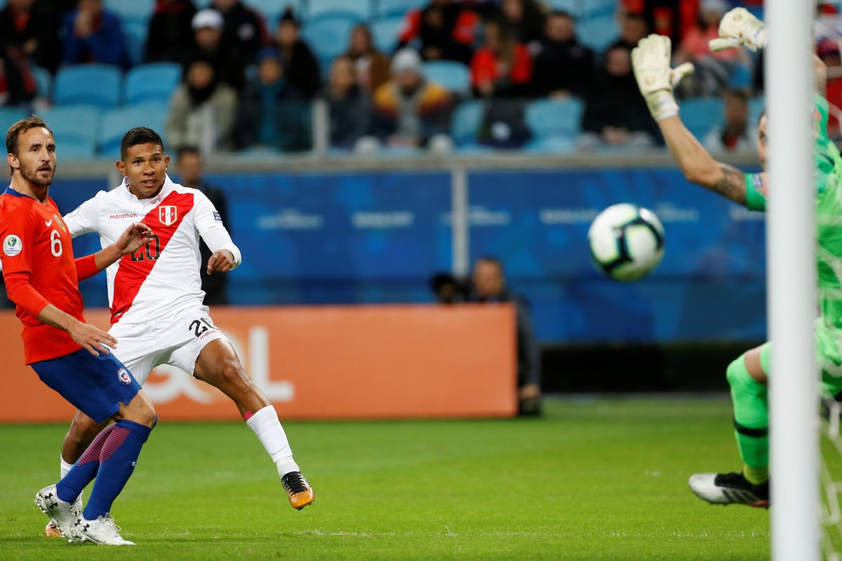 Перу сенсационно выбила Чили
