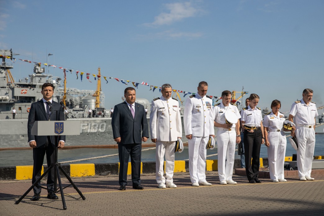 Владимир Зеленский в Одессе поздравил военных моряков с Днем флота