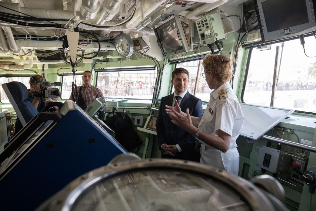 Владимир Зеленский в Одессе поздравил военных моряков с Днем флота