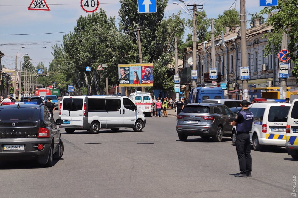 В Одессе неизвестный захватил заложницу