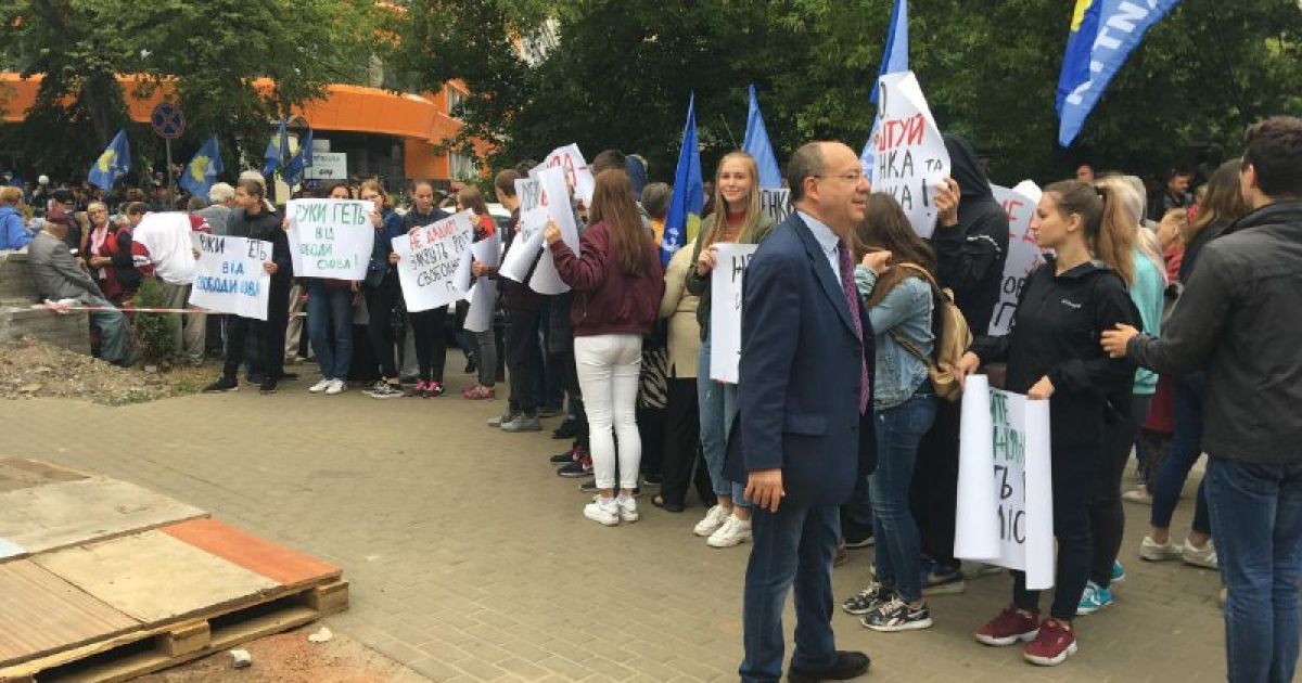 Митинг под NewsOne