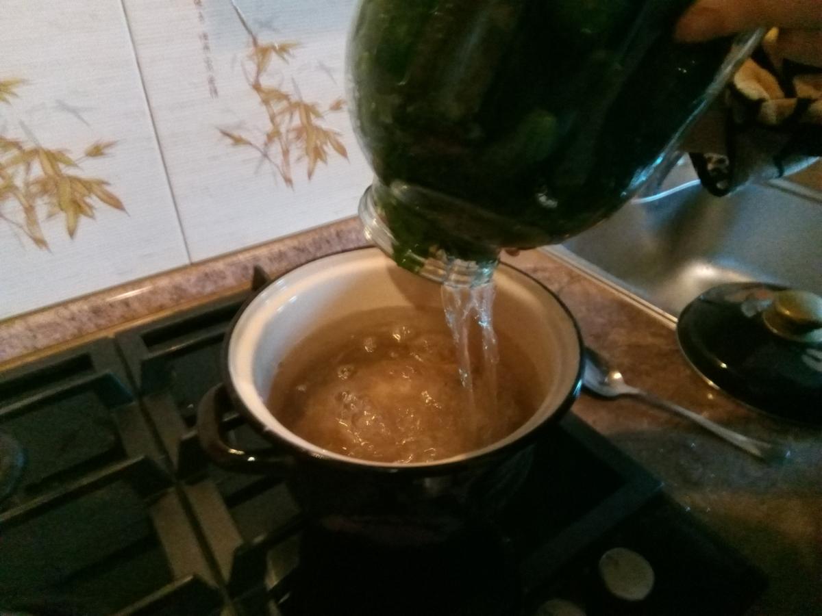 Соленые огурцы можно быстро приготовить Соленые огурцы можно быстро приготовить