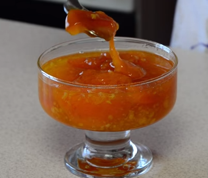 Абрикосовое варенье с апельсином достаточно долго готовится