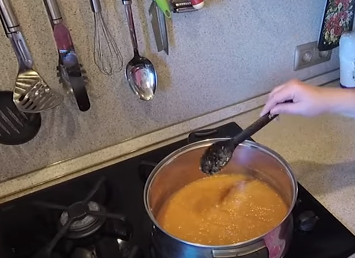 Джем из абрикос достаточно быстро готовится